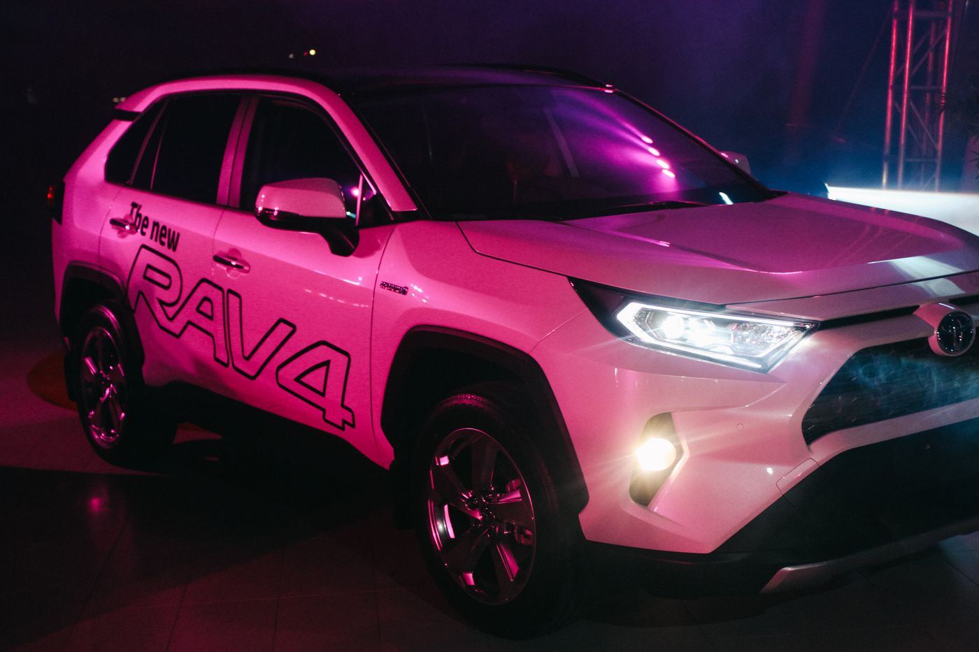 E modelo RAV4 2019 Hybrid a yega na Garage Cordia