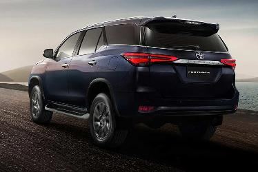 New-2020-Toyota-Fortuner-Rear.jpg