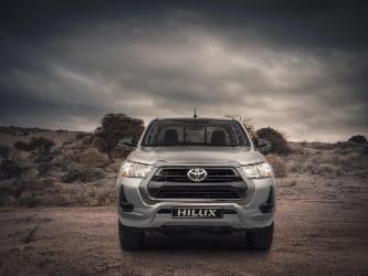 HILUX_S-C_FRONT_COMP_RET new low.jpg