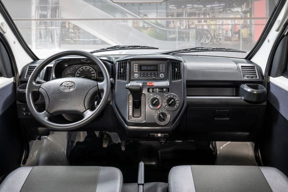 LiteAce_Interior9.jpg