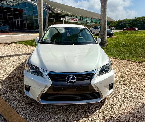 Featured Lexus CT 2015.jpg