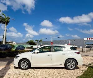 Lexus CT 2015-10.jpg