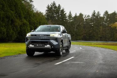 HiluxElecExt10.jpg