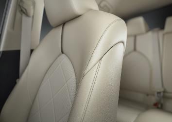 Detail_shot_interior_XLE_5.jpg