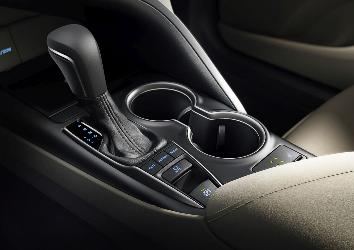 Detail_shot_interior_XLE_6.jpg